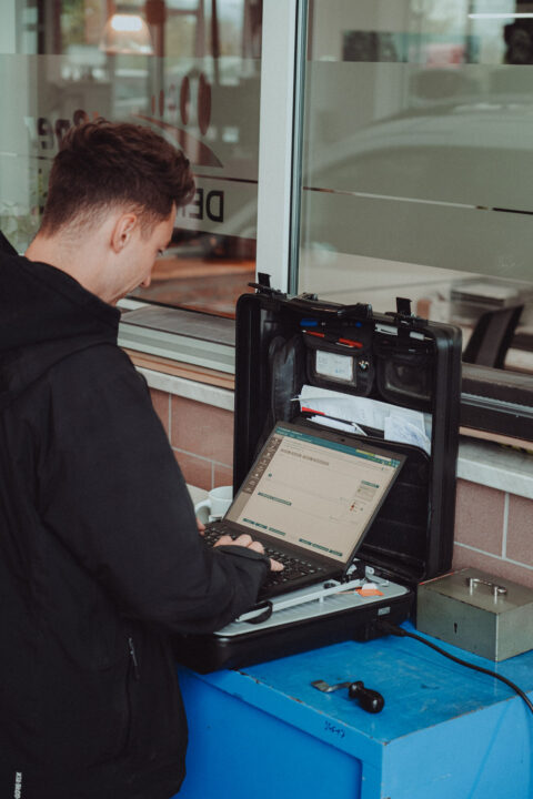 Digitale Fahrzeugdiagnose bei der Hauptuntersuchung